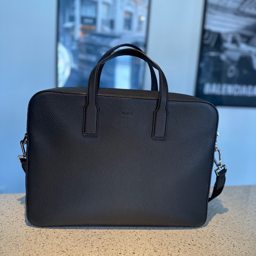 BOSS ZIPPED DOCUMENT CASE IN LEATHER
